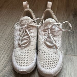 Nike youth/womens 270 AirMax white sneakers